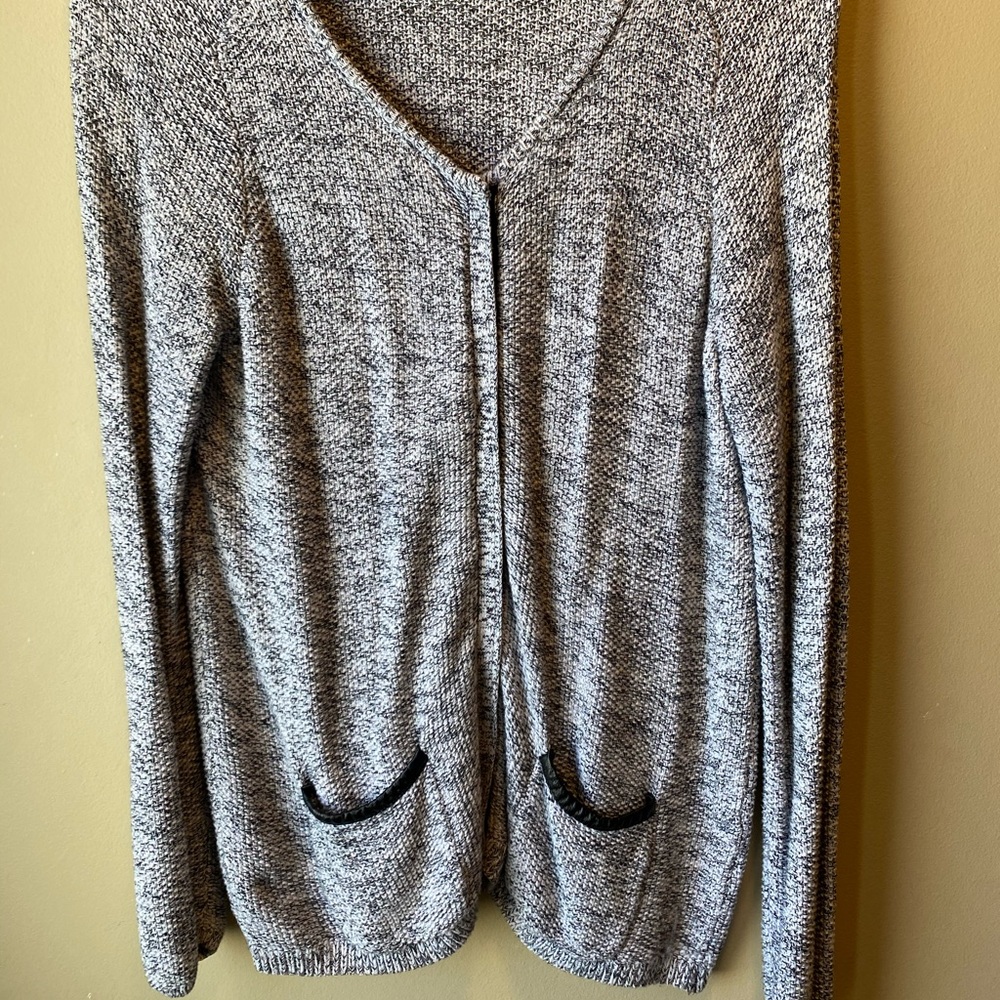 H&M GRAY CARDIGAN WITH PLEATHER DETAILING - Picture 3 of 6